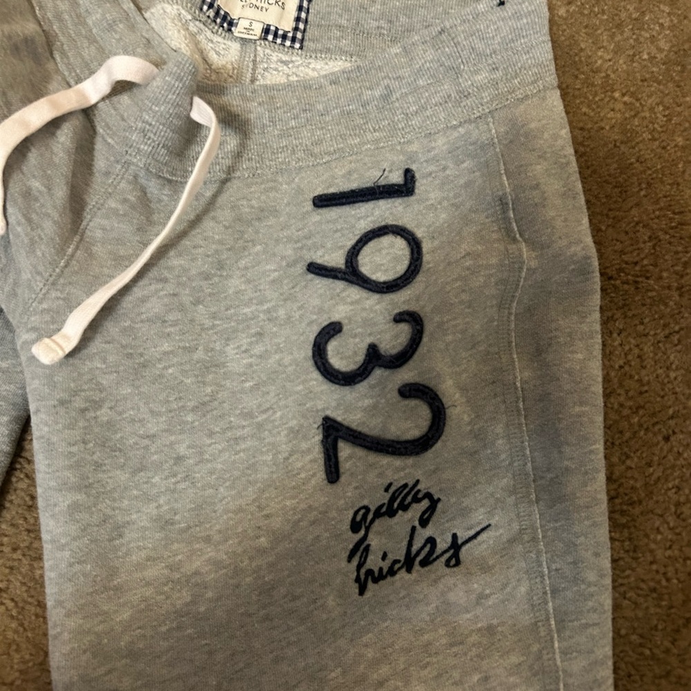 Gilly hicks American eagle cute gray sweatpants
